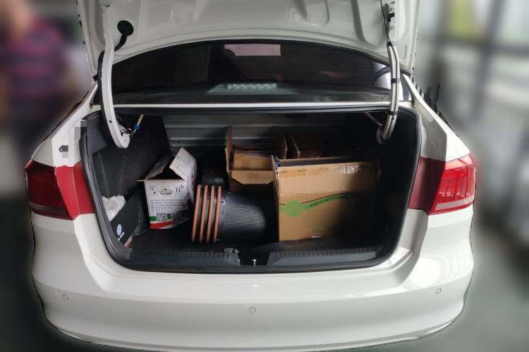 Used Volkswagen Santana 2015 1.6L Manual Comfort Edition Trunk