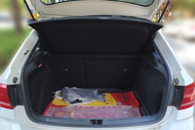 Used Volkswagen Santana 2015 Haval H9 1.6L Manual Comfort Edition Trunk
