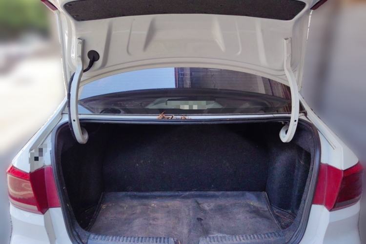 Used Volkswagen Santana 2015 1.6L Manual Comfort Edition Trunk