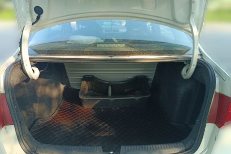 Used Volkswagen Santana 2015 1.6L Automatic Comfort Edition Trunk