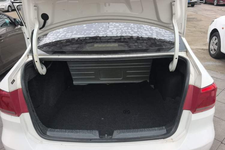 Used Volkswagen Santana 2015 1.6L Manual Fashion Edition Trunk