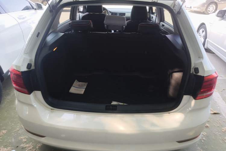 Used Volkswagen Santana 2015 HaoNa 1.6L Manual Fashion Edition Trunk