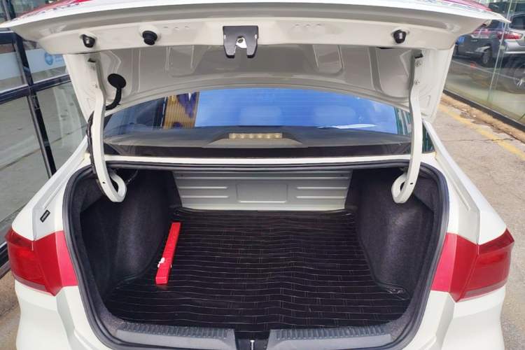 Used Volkswagen Santana 2015 1.4L Manual Fashion Edition Trunk