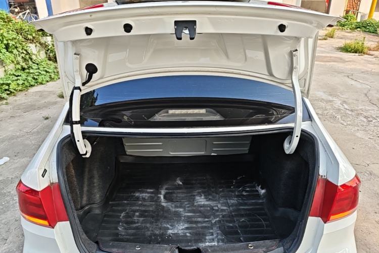 Used Volkswagen Santana 2015 1.4L Manual Fashion Edition Trunk