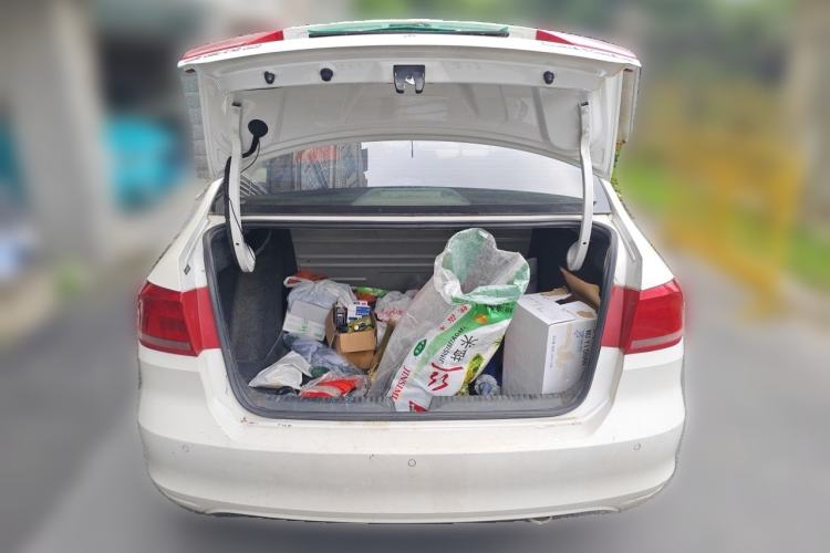 Used Volkswagen Santana 2015 1.4L Manual Comfort Edition Trunk