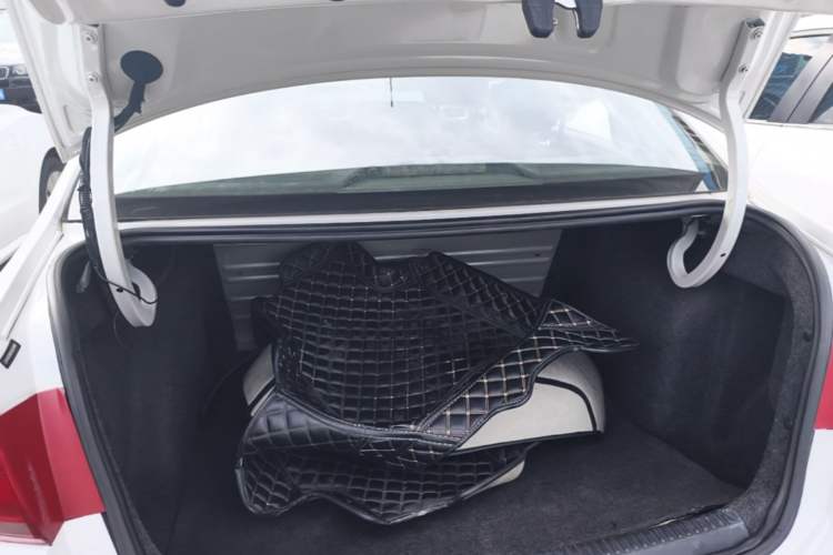 Used Volkswagen Santana 2015 1.6L Manual Comfort Edition Trunk