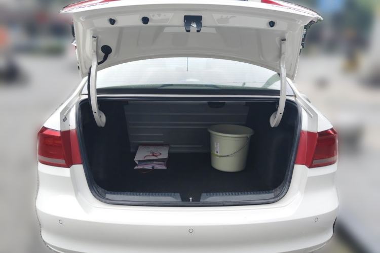 Used Volkswagen Santana 2015 1.6L Manual Comfort Edition Trunk