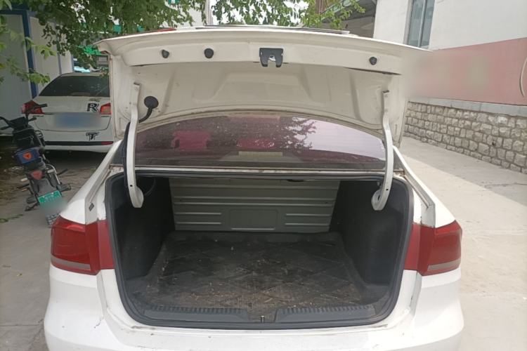 Used Volkswagen Santana 2015 1.6L Manual Fashion Edition Trunk