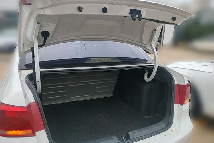 Used Volkswagen Santana 2015 1.4L Manual Fashion Edition Trunk
