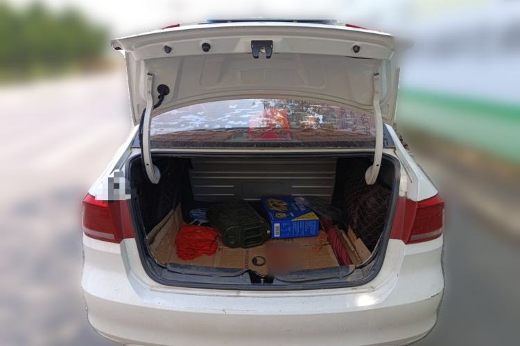 Used Volkswagen Santana 2015 1.6L Automatic Fashion Edition Trunk