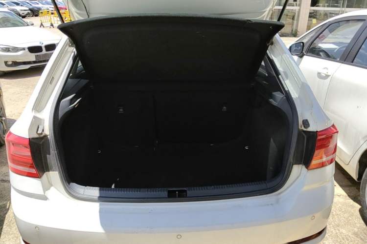 Used Volkswagen Santana 2015 Haval H6 1.6L Automatic Comfort Model Trunk