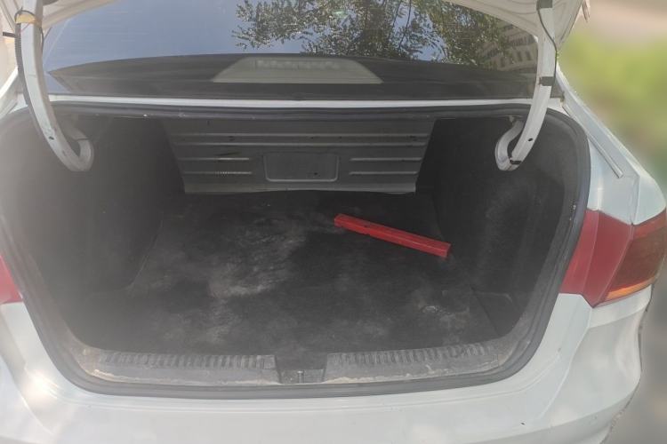 Used Volkswagen Santana 2015 1.6L Manual Comfort Edition Trunk