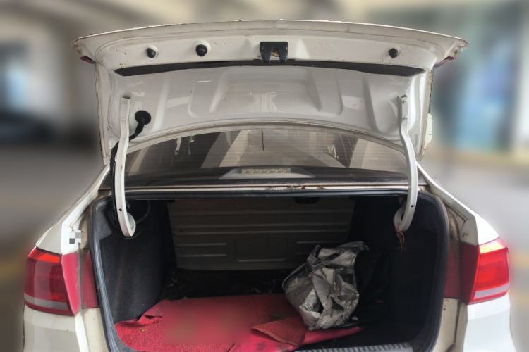 Used Volkswagen Santana 2015 1.6L Manual Fashion Edition Trunk