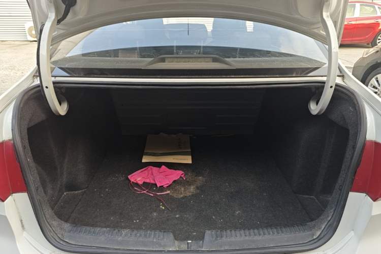 Used Volkswagen Santana 2015 1.6L Manual Fashion Edition Trunk