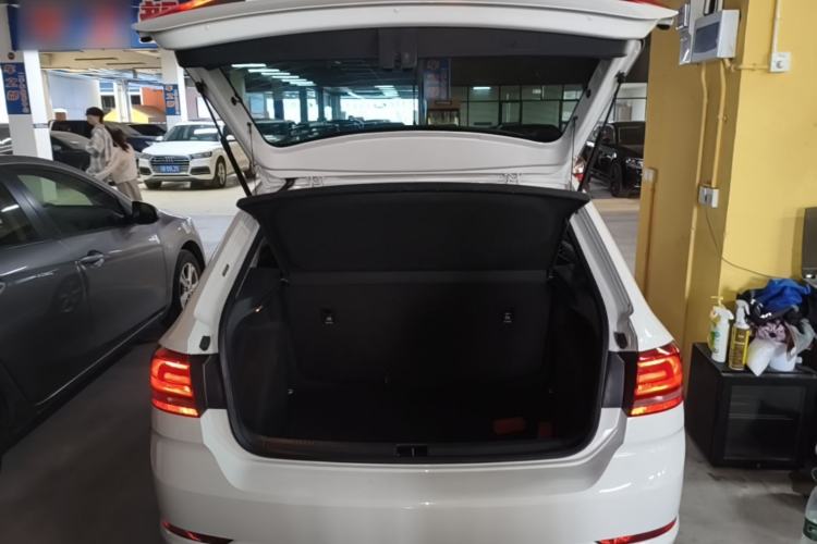Used Volkswagen Santana 2015 Haval H6 1.6L Automatic Luxury Model Trunk