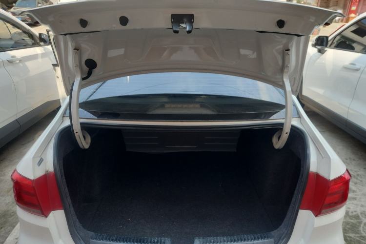 Used Volkswagen Santana 2015 1.4L Manual Fashion Edition Trunk