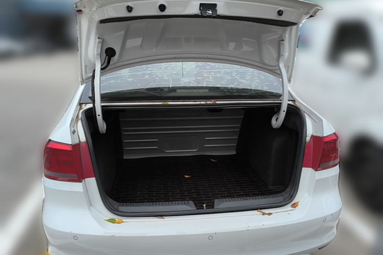 Used Volkswagen Santana 2015 1.6L Automatic Comfort Edition Trunk