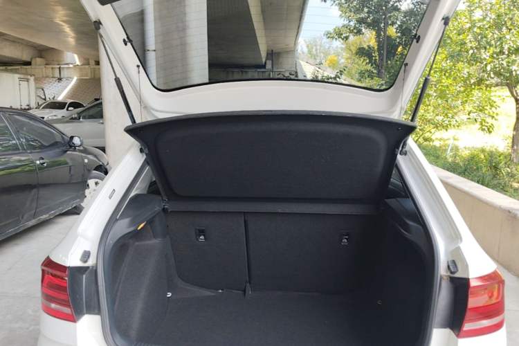 Used Volkswagen Santana 2015 Haval H6 1.6L Automatic Comfort Model Trunk