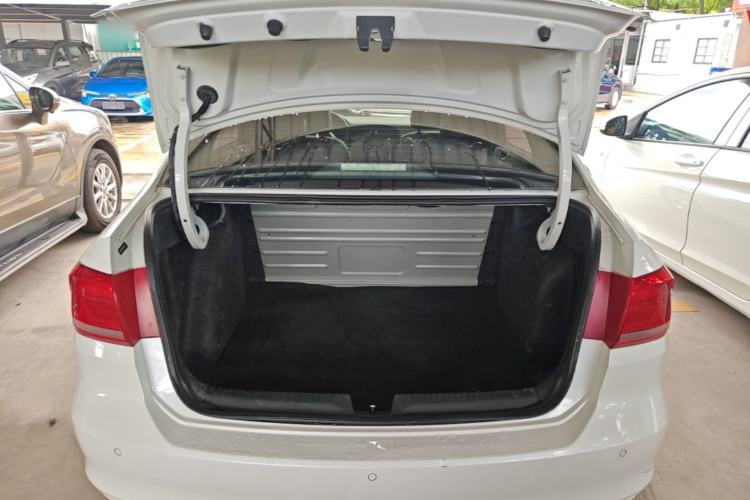 Used Volkswagen Santana 2015 1.6L Automatic Comfort Edition Trunk