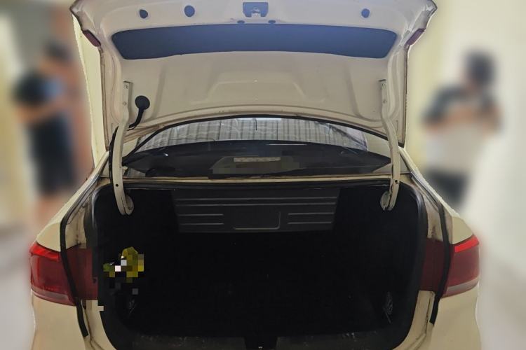 Used Volkswagen Santana 2015 1.6L Manual Fashion Edition Trunk
