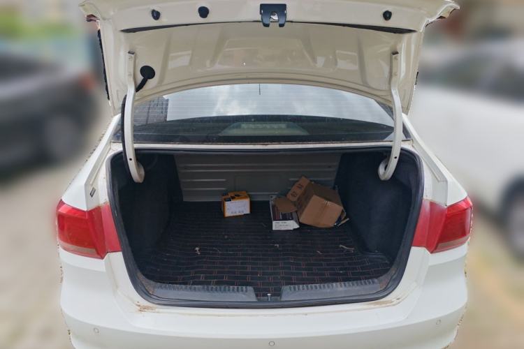 Used Volkswagen Santana 2015 1.6L Manual Comfort Edition Trunk