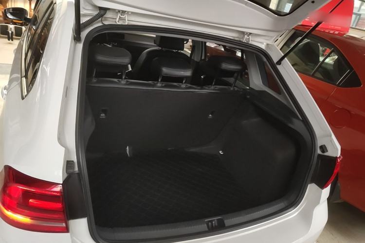 Used Volkswagen Santana 2015 Haval H6 1.6L Automatic Luxury Model Trunk
