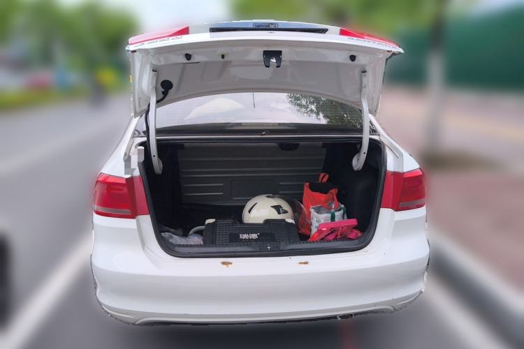Used Volkswagen Santana 2015 1.4L Manual Fashion Edition Trunk