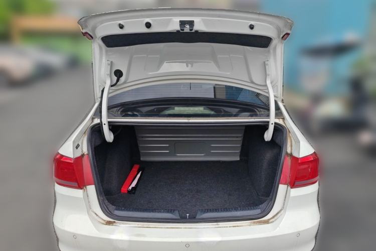 Used Volkswagen Santana 2015 1.6L Automatic Comfort Edition Trunk