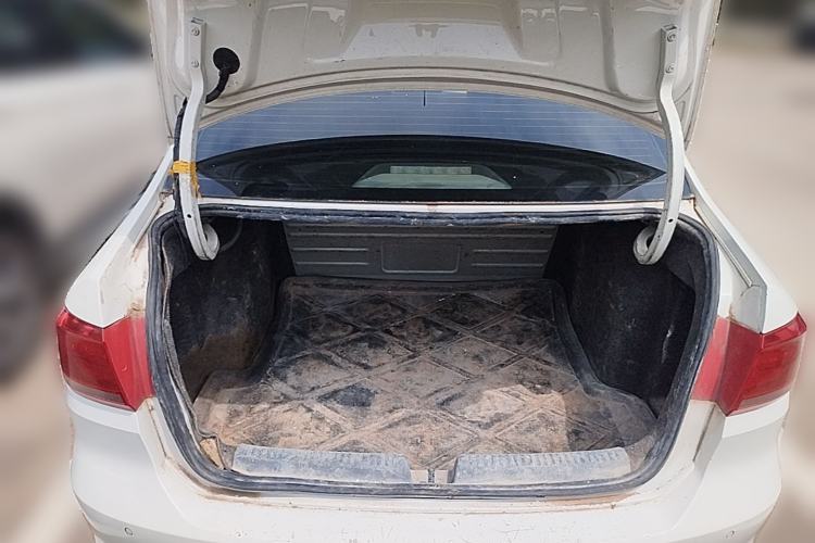 Used Volkswagen Santana 2015 1.6L Manual Comfort Edition Trunk