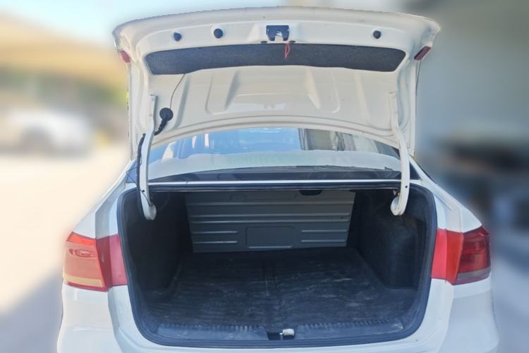 Used Volkswagen Santana 2015 1.6L Manual Fashion Edition Trunk