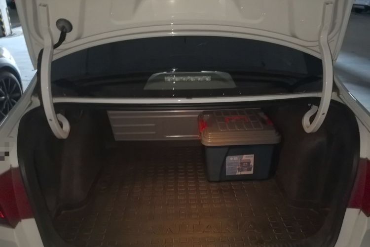 Used Volkswagen Santana 2015 1.4L Manual Comfort Edition Trunk