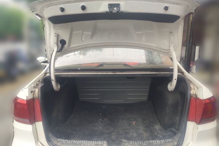 Used Volkswagen Santana 2015 1.6L Manual Fashion Edition Trunk