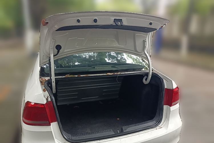 Used Volkswagen Santana 2015 1.6L Automatic Comfort Edition Trunk
