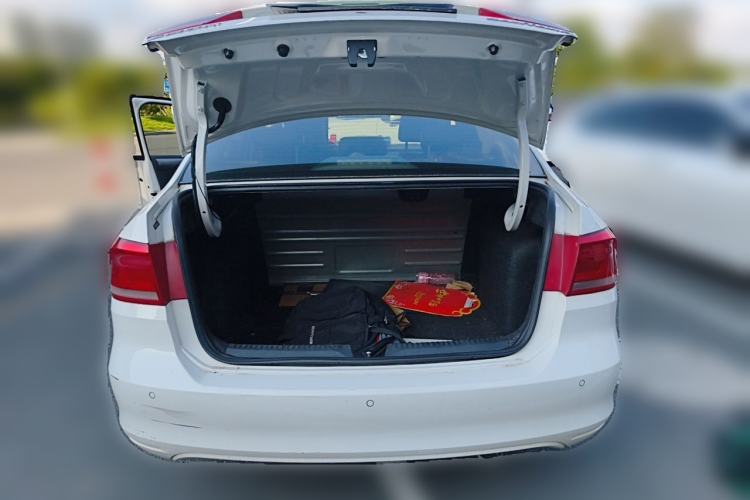 Used Volkswagen Santana 2015 1.6L Manual Fashion Edition Trunk