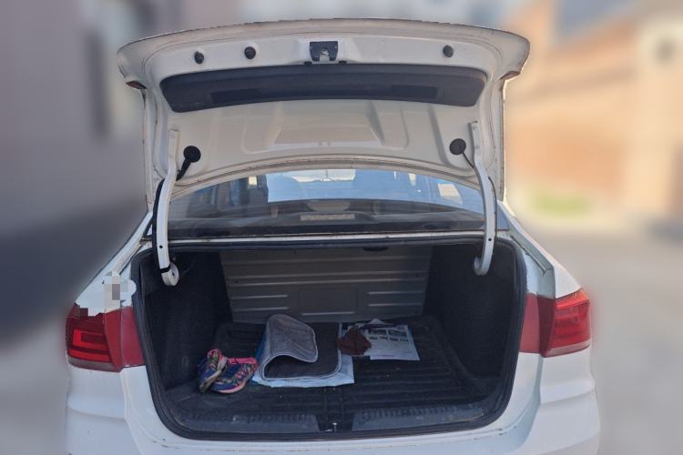 Used Volkswagen Santana 2015 1.6L Manual Fashion Edition Trunk