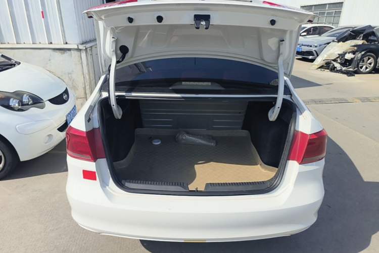 Used Volkswagen Santana 2015 1.4L Manual Fashion Edition Trunk