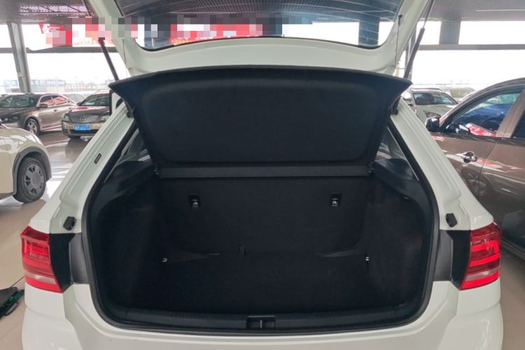Used Volkswagen Santana 2015 Haval H6 1.6L Automatic Luxury Model Trunk