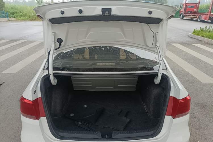 Used Volkswagen Santana 2015 1.4L Manual Fashion Edition Trunk