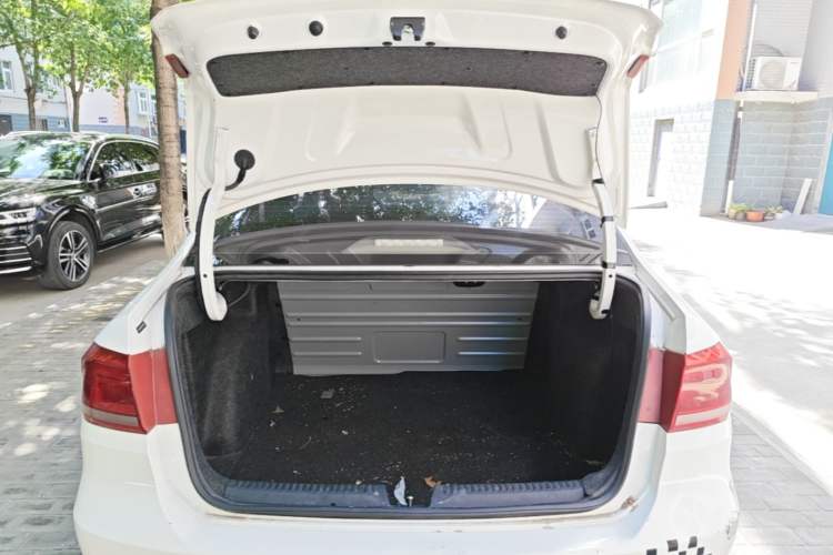 Used Volkswagen Santana 2015 1.4L Manual Fashion Edition Trunk