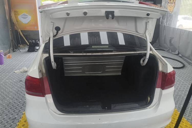 Used Volkswagen Santana 2015 1.6L Manual Comfort Edition Trunk