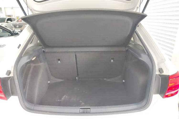 Used Volkswagen Santana 2015 Haval H6 1.6L Automatic Comfort Model Trunk