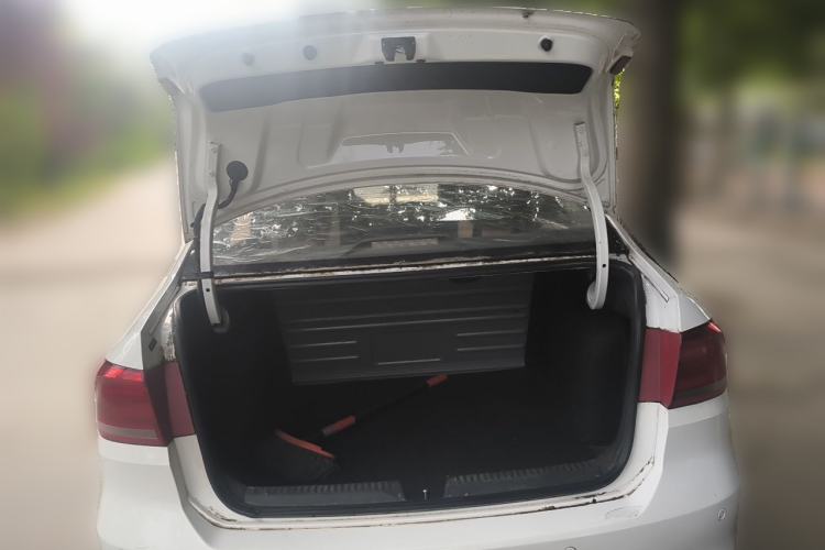 Used Volkswagen Santana 2015 1.6L Manual Fashion Edition Trunk