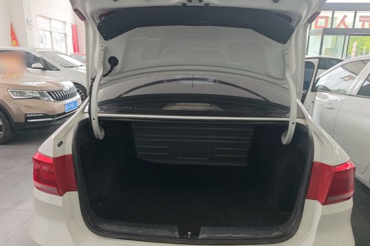 Used Volkswagen Santana 2015 1.6L Manual Fashion Edition Trunk