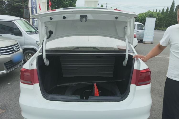 Used Volkswagen Santana 2015 1.4L Manual Fashion Edition Trunk