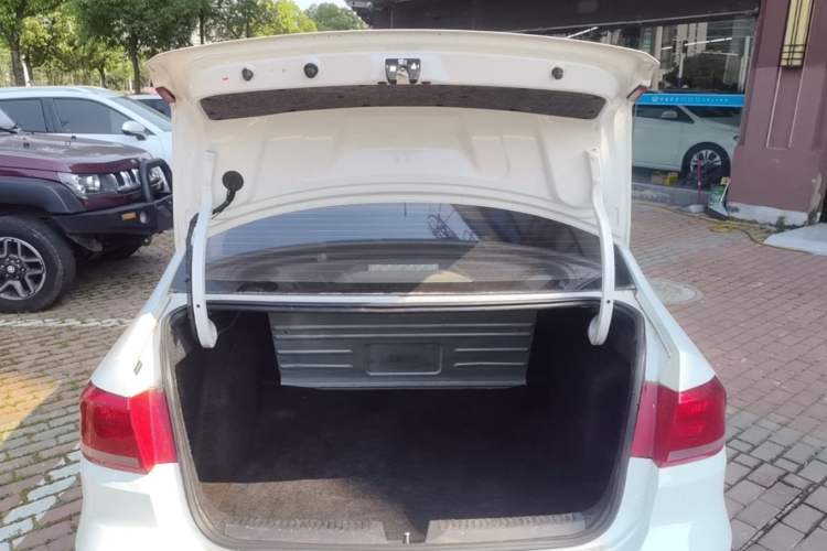 Used Volkswagen Santana 2015 1.4L Manual Fashion Edition Trunk
