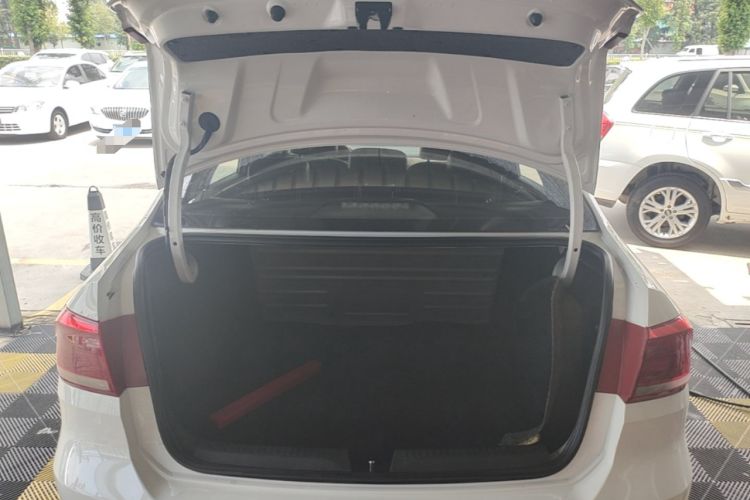 Used Volkswagen Santana 2015 1.6L Automatic Comfort Edition Trunk