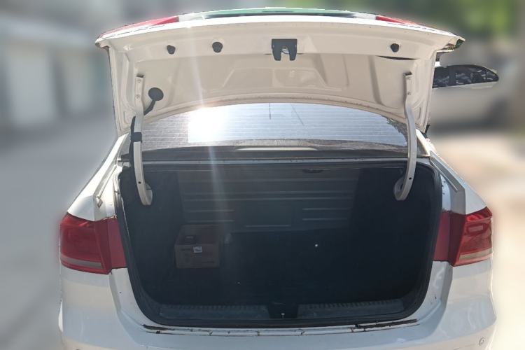 Used Volkswagen Santana 2015 1.6L Manual Fashion Edition Trunk