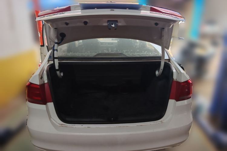 Used Volkswagen Santana 2015 1.6L Manual Fashion Edition Trunk