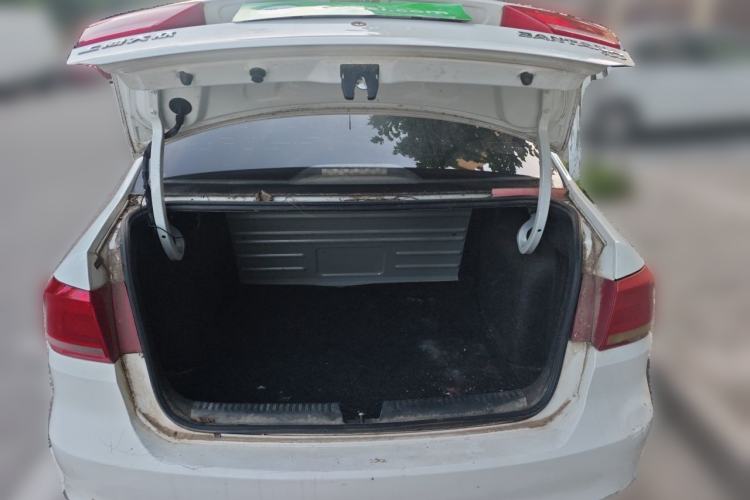 Used Volkswagen Santana 2015 1.6L Manual Fashion Edition Trunk