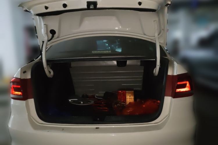 Used Volkswagen Santana 2015 1.6L Manual Fashion Edition Trunk